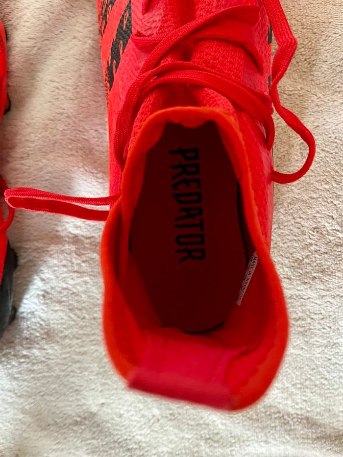 Crampons Adidas Predator taille 42 + Protège-tibias Adidas Tiro - Comme neufs - photo numéro 7