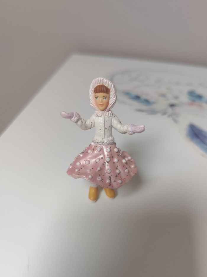 Figurine petite fille enchantée - Papo