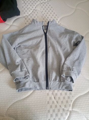 Gilet zippé gris Decathlon 6 ans