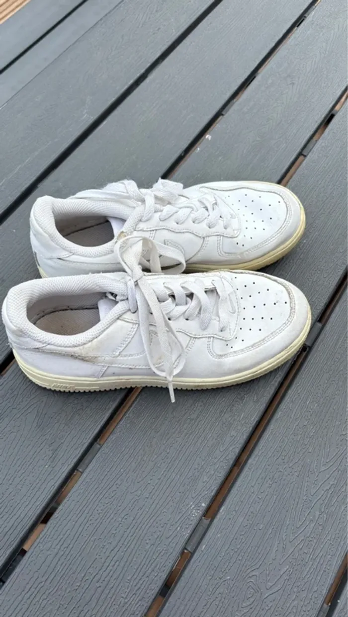 Baskets blanches Nike air force one taille 34 - photo numéro 3