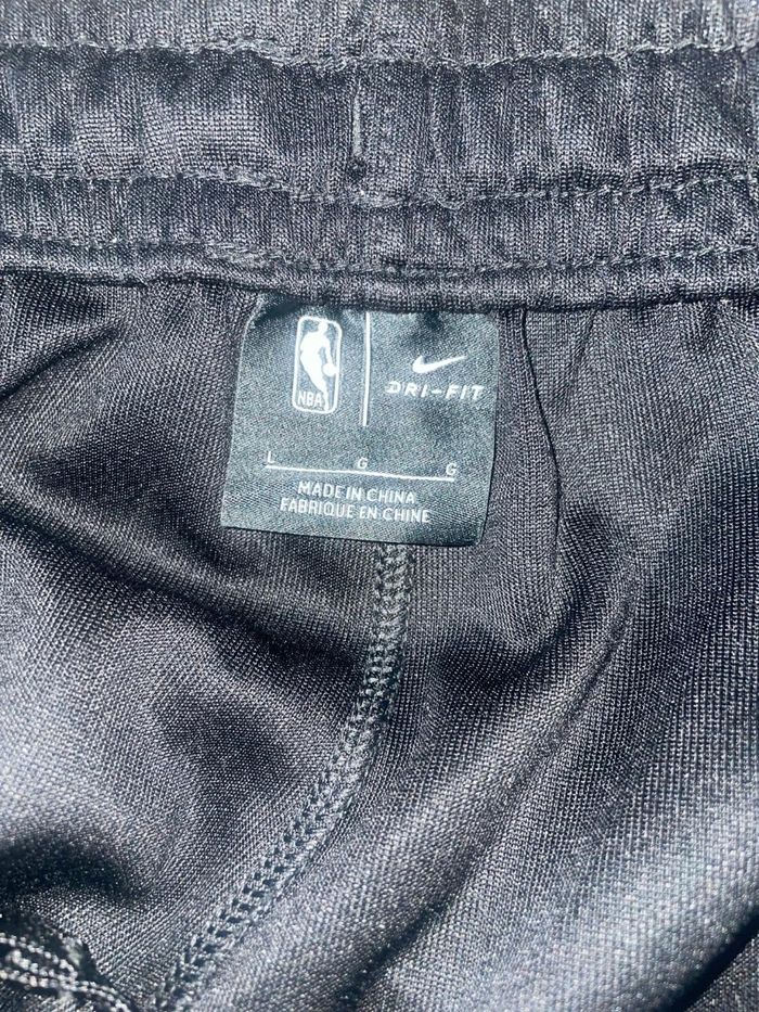 jogging homme Nike  NBA taille L  noir en parfait etat - photo numéro 3