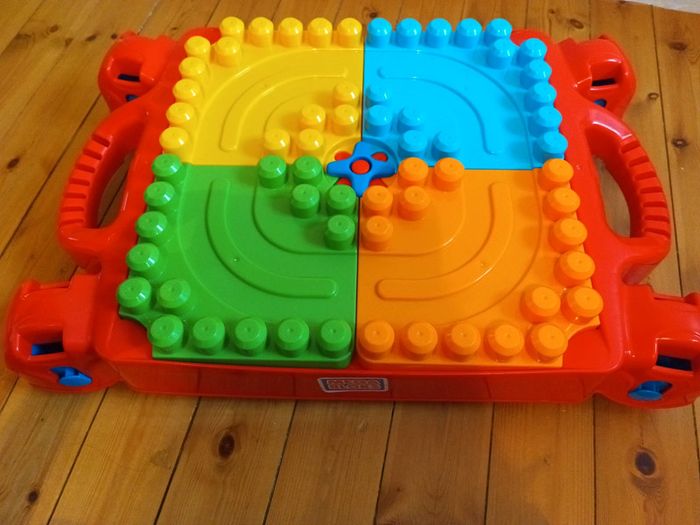Table d'activités lego