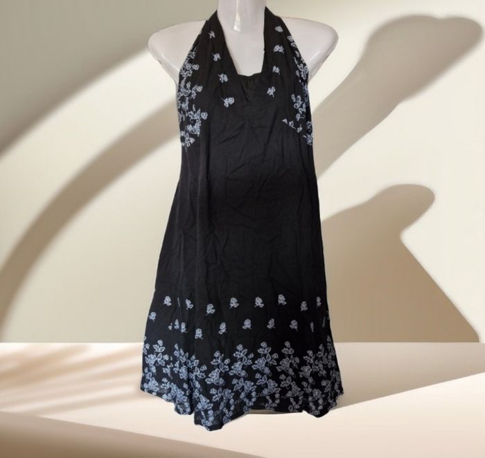 Superbe robe évasée dos nu, corsage audacieux