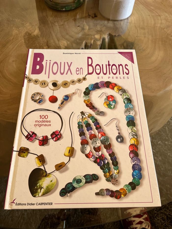 Livre « Bijoux en boutons »