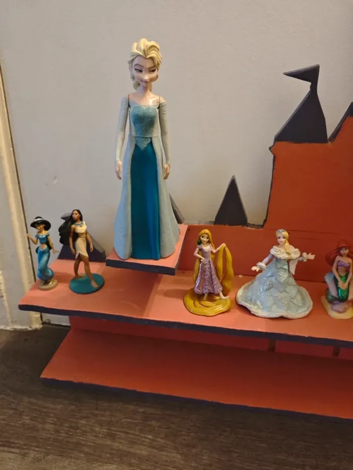 Château et figurines princesse disney - photo numéro 5