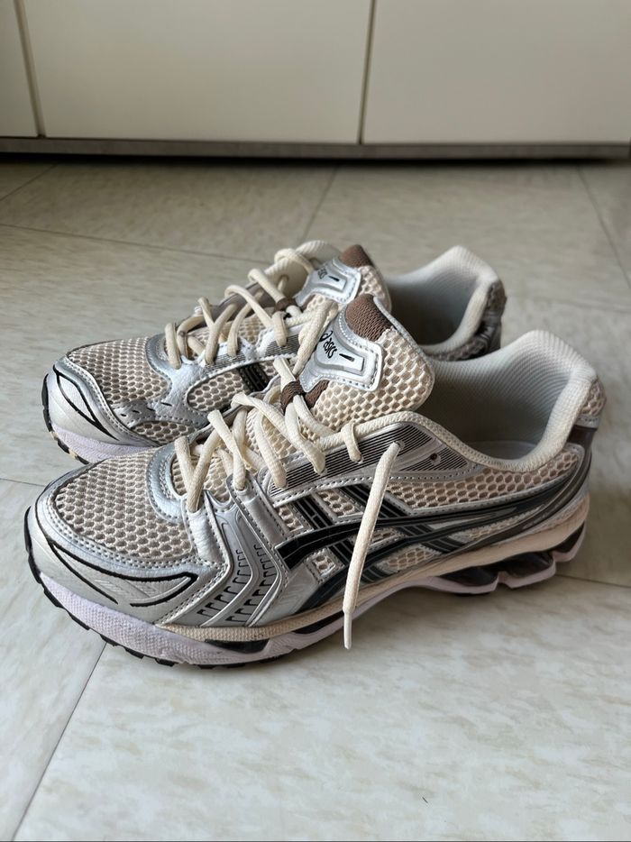 Paire d’asics - photo numéro 4