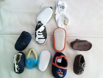 Lot de 5 paires de chaussons / chaussures bébé + 1 paire de chaussettes