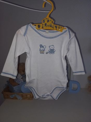 Body manches longues blanc Excellent état imprimé taille 6 mois Garçon