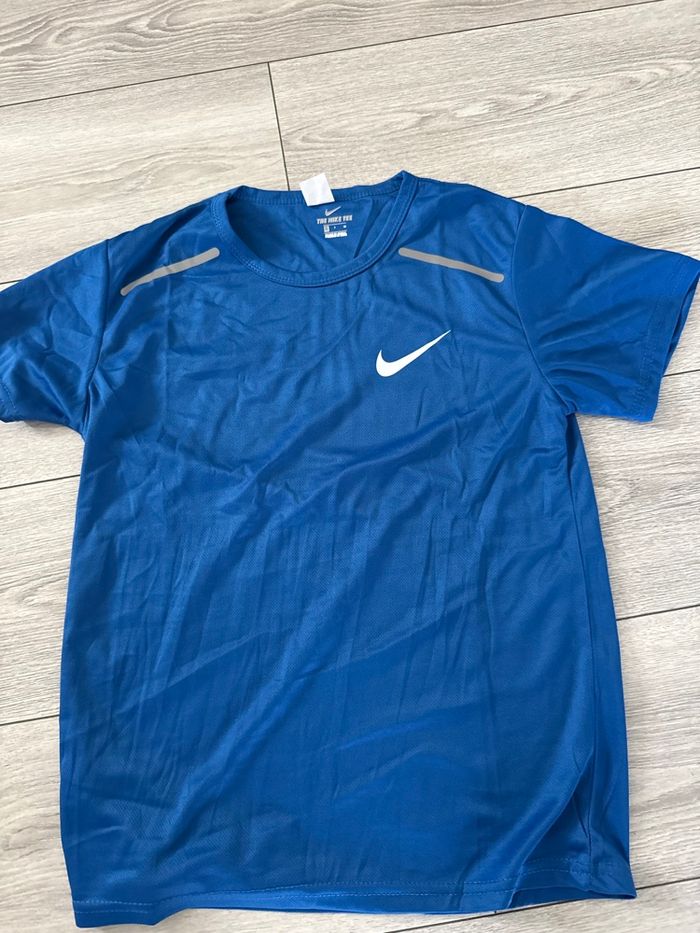 T-shirt Nike bleu - photo numéro 1