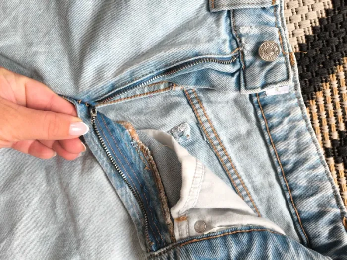 Short en jean ZARA – Taille 36 – À réparer - photo numéro 2