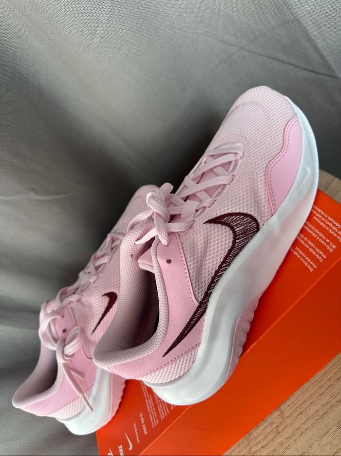 Nike Legend Essential 3nn - Taille 39 - neuve dans leur boite - photo numéro 4