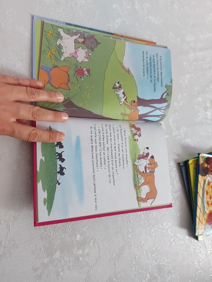 Livre Disney Les Aristochats L'affaire du collier - photo numéro 3