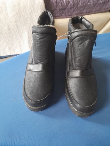 Paire de chaussures homme neuves, noires, pointure 42