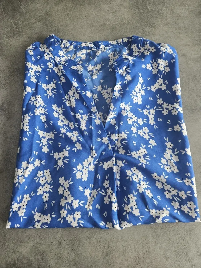 Blouse fleurie à manches courtes - Taille 42 / 44 - Blancheporte - Bleue roi et blanche - photo numéro 6