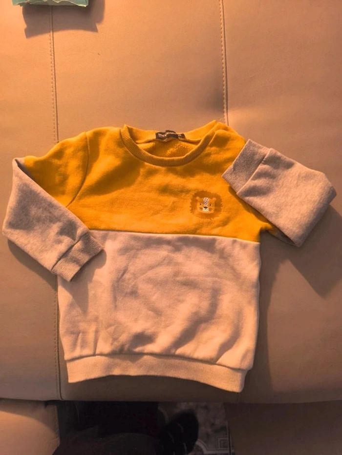 Sweat blanc et jaune moutarde, motif tête de lion