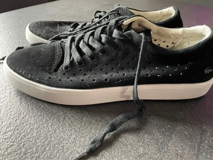Basket Lacoste noir taille 40 en bon état