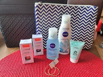 Trousse avec produit neufs