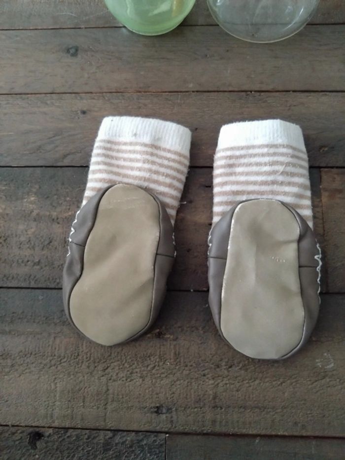Chaussettes chaussons chaussures bébé de 3 mois a 6 mois - photo numéro 3