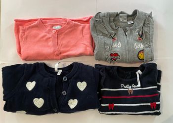 Lot de 3 vestes et 1 pull fin - Taille 9 mois