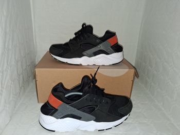 Baskets Nike huarache taille 38.5