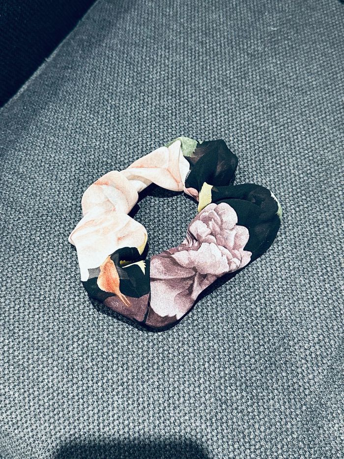 Chouchou à motifs fleuri