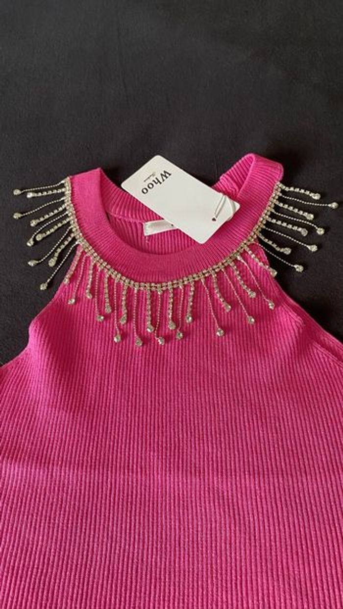 👚 Top rose fuchsia avec col bijou strass – Neuf avec étiquette - photo numéro 3