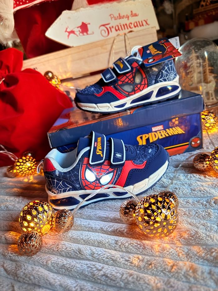 Basket Spiderman lumineux intense - photo numéro 4