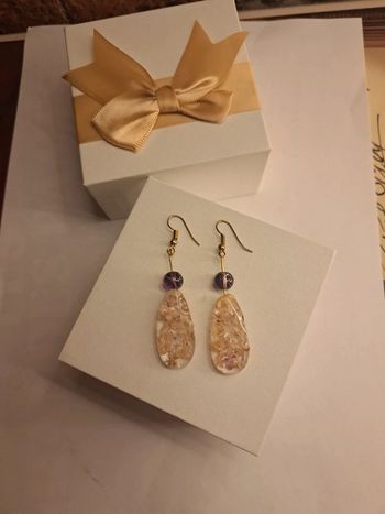 Boucles d'oreilles pendante en résine florale