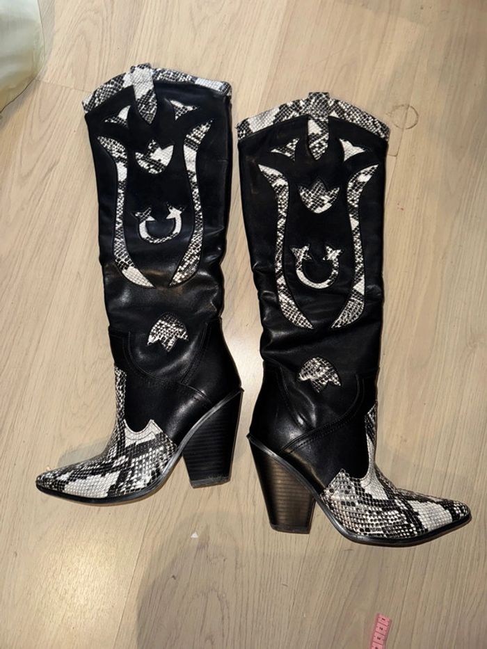 Superbe, bottes, style santiags, pointure 39 noir et blanche - photo numéro 7