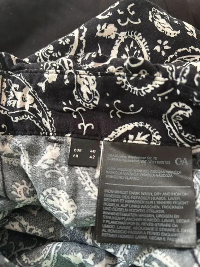 Joli short noir imprimé c&a taille 42 - photo numéro 4
