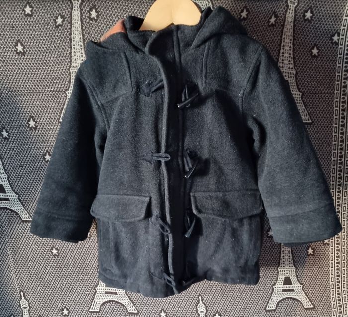 Manteau noir zippée avec boutons à capuche 3ans