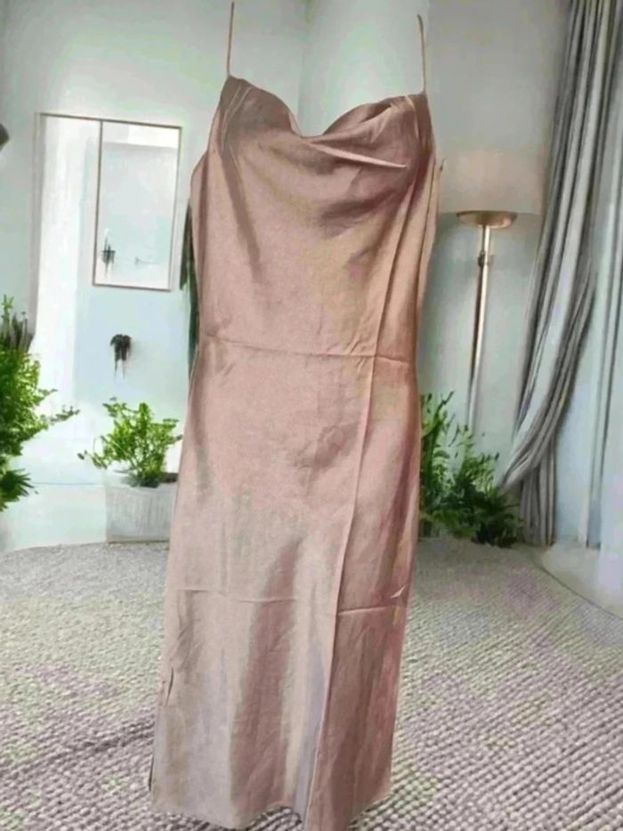 Robe marron clair effet satin a bretelles S
