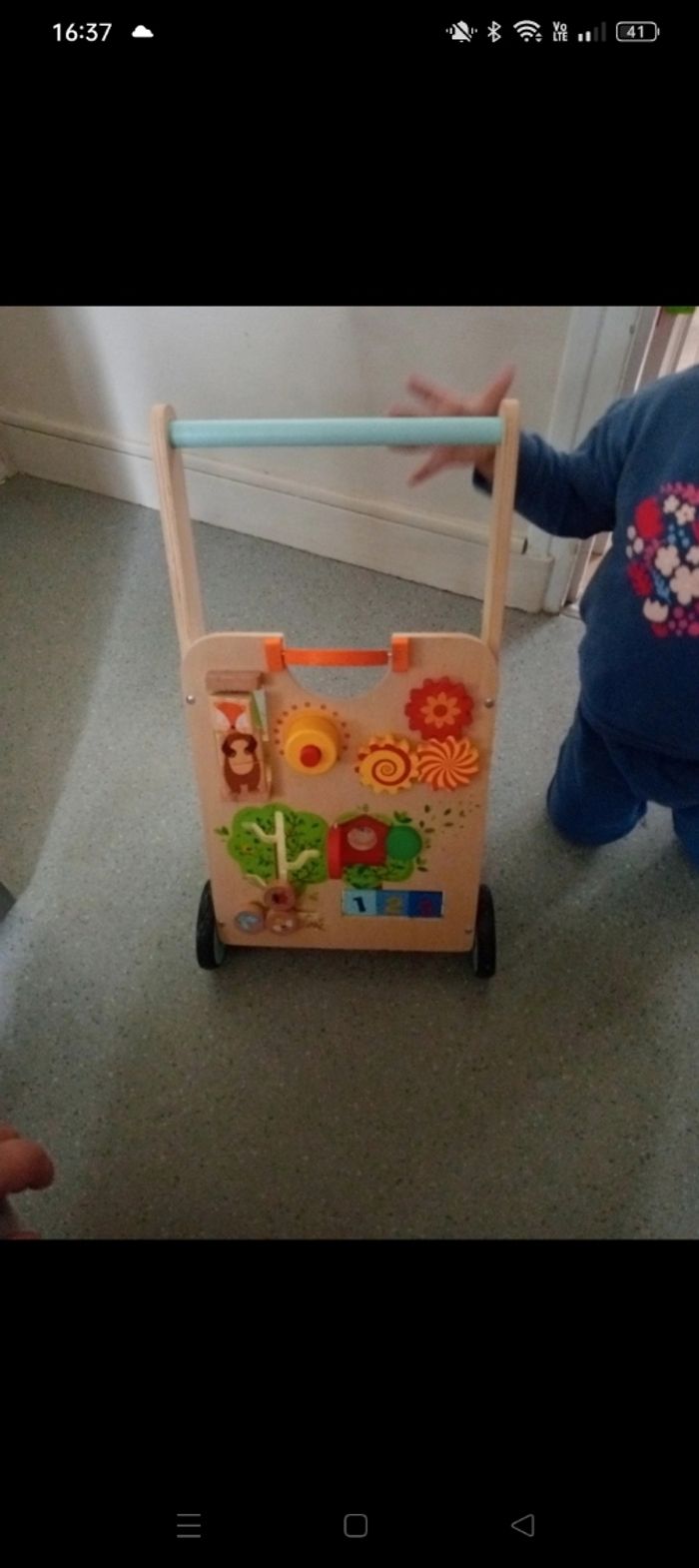 Pousseur trotteur educatif en bois