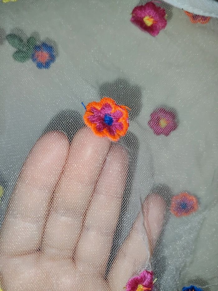 Top transparent fleurs brodées - photo numéro 3
