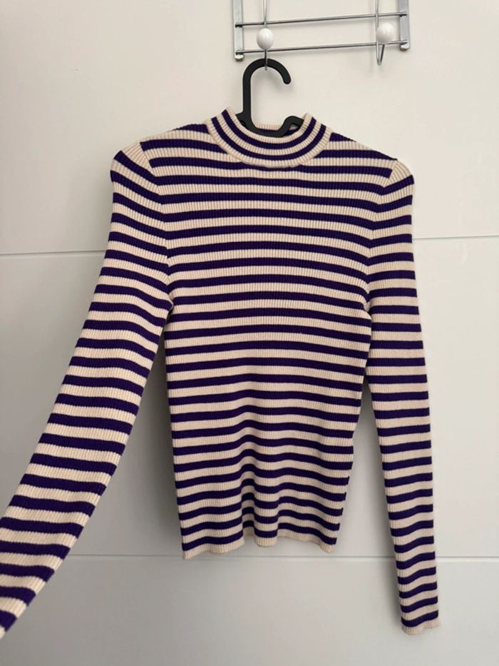 Pull fin à rayures crème et violet Kiabi
