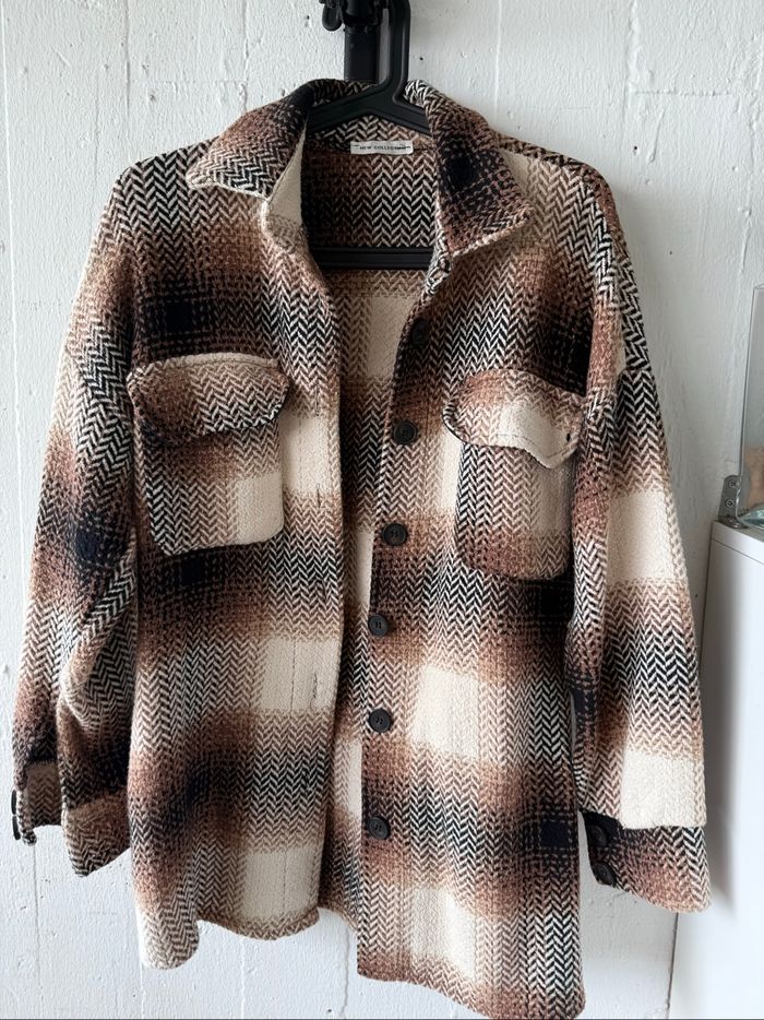 Veste chemise carreaux  Taille universelle ok pour un S ou M Deux poches à rabats poitrine