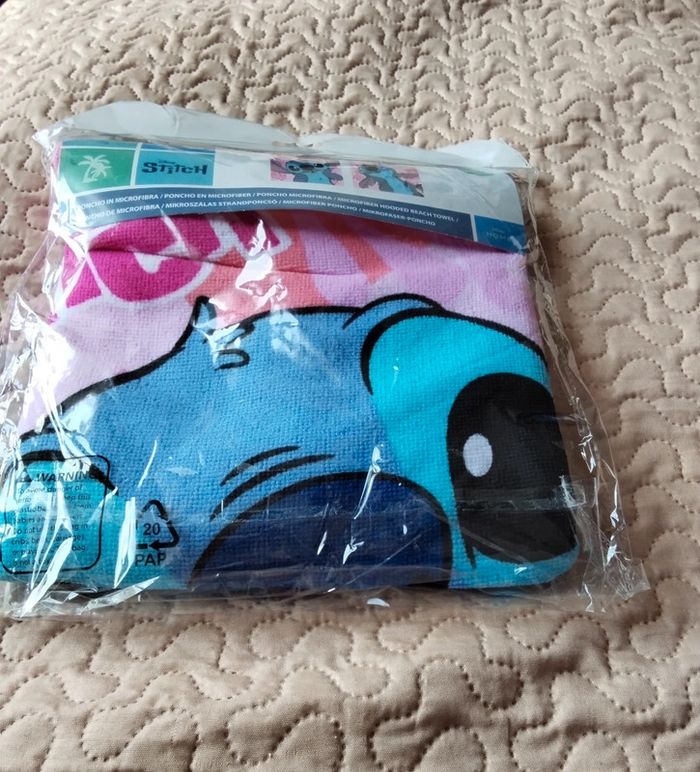 Poncho serviette sortie de bain . Stitch. Licence.