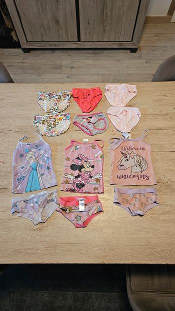 Lot de sous vêtements fille de taille 2/4 ans, 3 ensembles + 6 culottes, Hello Kitty, Frozen