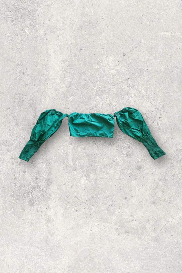 Crop top Pull & Bear vert à manches longues bouffantes taille S ou 36