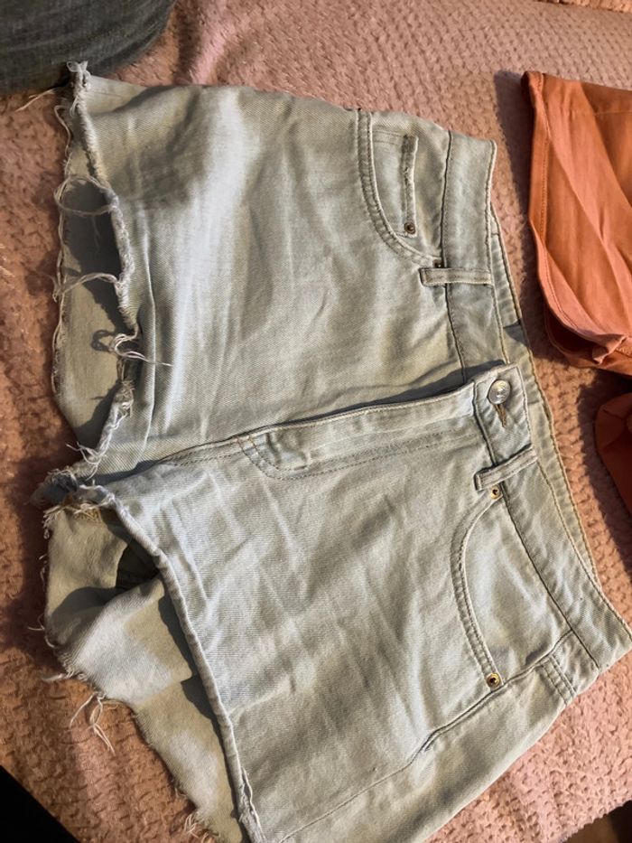 Shorts taille L - photo numéro 2