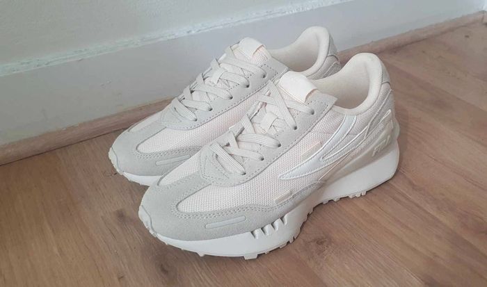 Baskets Fila beige/écru et blanc neuves jamais portées taille 37