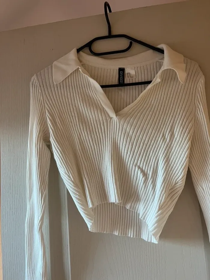 top polo hm blanc col v - photo numéro 3