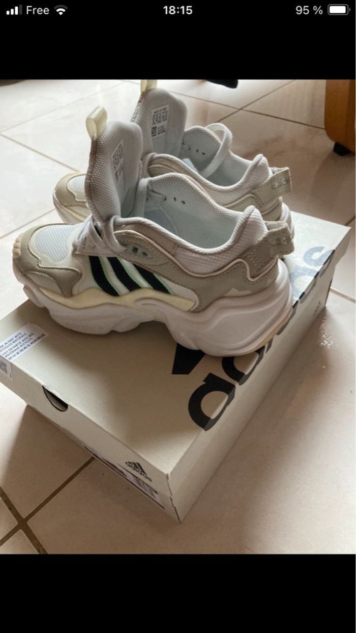 Baskets Adidas comme neuves