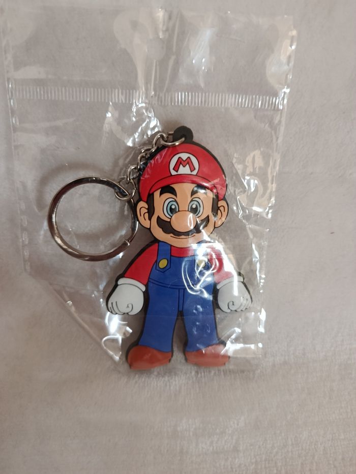 À saisir : " Porte clé " Goodies Mario ! - photo numéro 2