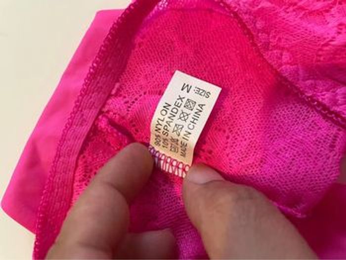Culotte rose fuchsia en dentelle taille S/M - photo numéro 4