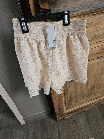 Short style dentelle