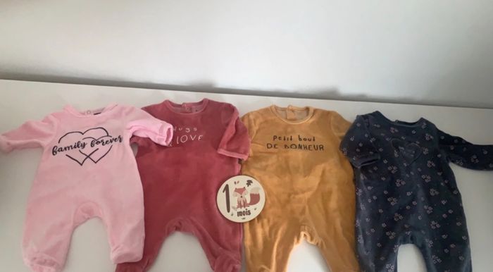 Lot pyjama 1 mois - photo numéro 1