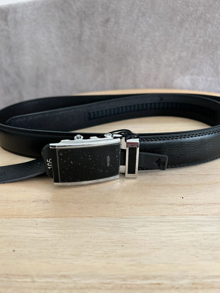 Ceinture en cuir noir taille 105 cm