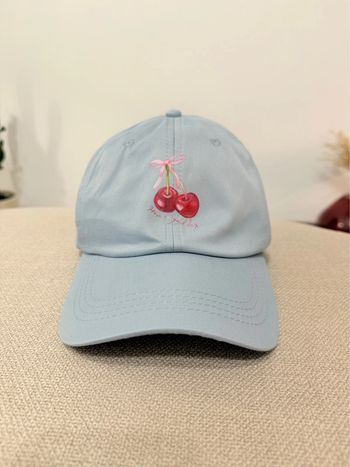 Casquette bleue cerises cute