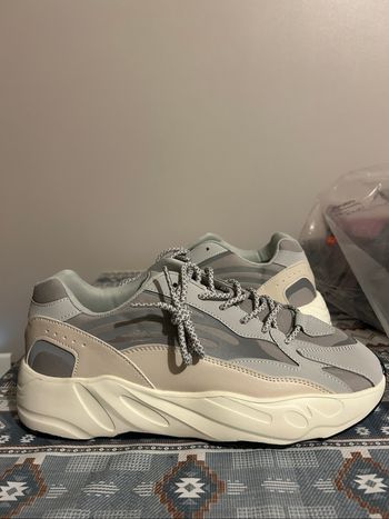 Yeezy 700 v2
